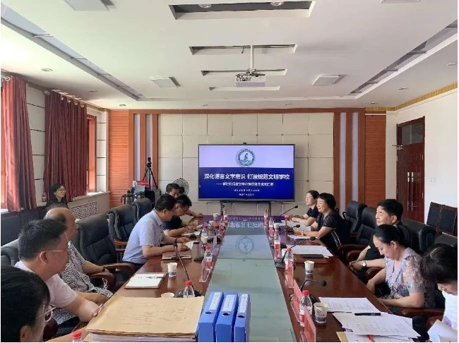 深化語(yǔ)言文字意識(shí) 打造規(guī)范文明學(xué)校—省級(jí)新時(shí)代語(yǔ)言文字示范校評(píng)估專家組來(lái)我校檢查工作